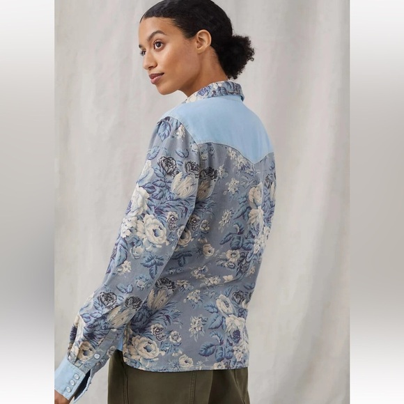 Love The Label Tops - Anthropologie Floral Chambray Buttondown size XS